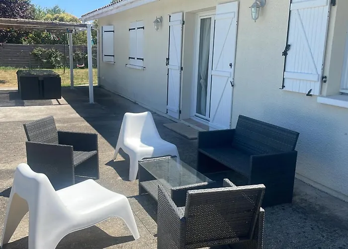 Maison Familiale Climatisee Piscine Vila