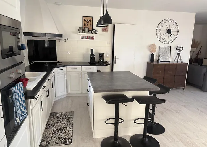 Vila Maison Familiale Climatisee Piscine Loupes